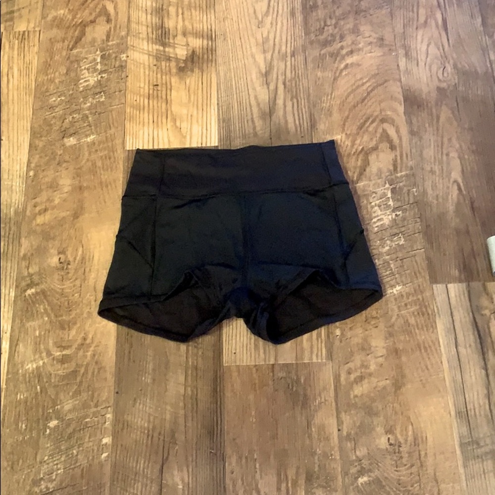 Lululemon 🍋 Align 6” shorts